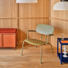 Červené čalouněné lounge křeslo New School s područkami -fv-interier-25Modré lounge křeslo New School s područkami -fv-interier-25