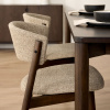 Tmavá dubová jídelní židle Unique Furniture Revere s béžovým sedákem -fv-interier-25