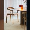 Červená kovová nabíjecí stolní LED lampa Scoop -fv-interier-25