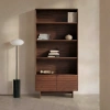 Ořechový regál Kave Home Norlen 190 x 90 cm -fv-interier-25