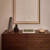 Ořechová komoda Kave Home Norlen 120 x 50 cm -fv-interier-25
