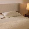 Béžové čalouněné čelo k posteli Kave Home Blok 160 cm -fv-interier-25