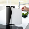 Černý kovový držák na roli kuchyňských utěrek Yamazaki Tower 30 cm -fv-interier-25