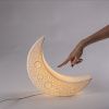 Bílá porcelánová stolní LED lampa My Tiny Moon -fv-interier-25
