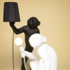 Bílá stolní lampa Monkey -fv-interier-25