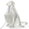 Bílá stolní lampa Monkey -fv-interier-25