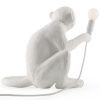 Bílá stolní lampa Monkey -fv-interier-25