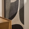 Černobílý abstraktní obraz Kave Home Onure 180 x 45 cm -fv-interier-25