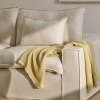 Žlutý lněný pléd Kave Home Aderin 130 x 170 cm -fv-interier-25