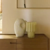 Žlutá keramická váza Kave Home Medira 32cm -fv-interier-25