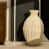 Béžová váza Kave Home Arquena 67 cm -fv-interier-25
