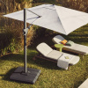 Černý plastový podstavec ke slunečníku Kave Home Alfaz 98 x 98 cm -fv-interier-25