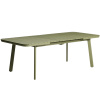 Zelený kovový zahradní rozkládací stůl kave home Izola 185/235 x 100 cm