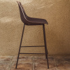 Hnědá plastová barová židle kave home Quinby 65 cm -fv-interier-25