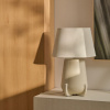 Béžová keramická stolní lampa Kave Home Odra -fv-interier-25