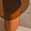 Hnědý skleněný odkládací stolek Kave Home Olir 48 x 47 cm -fv-interier-25