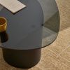 Černý skleněný konferenční stolek Kave Home Olir 82 x 74 cm -fv-interier-25