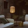 Béžová zahradní LED lampa z umělého ratanu Kave Home Saranella 55 cm -fv-interier-25