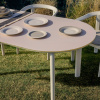 Krémový zahradní jídelní stůl kave home Erice 230 x 100 cm se skleněnou deskou -fv-interier-25