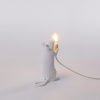 Bílá stolní lampa Mouse Standing -fv-interier-25
