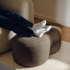 Hnědý bouclé taburet Umbo 88 x 50 cm -fv-interier-25