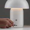 Bílá kovová nabíjecí stolní LED lampa Nova Luce Pois -fv-interier-25