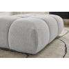 Světle šedá bouclé podnožka Alya 122 x 82 cm -fv-interier-25