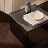 Tmavě šedý skleněný odkládací stolek Kave Home Orlia 50 x 50 cm -fv-interier-25