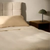 Béžová čalouněná dvoulůžková postel Kave Home Darnela 180 x 200 cm s úložným prostorem -fv-interier-25