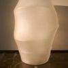 Bílá skleněná váza Kave Home Neluo 49 cm -fv-interier-25