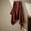 Červená bavlněná osuška Kave Home Lurevi 70 x 140 cm -fv-interier-25