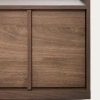 Ořechový TV stolek Kave Home Onix 150 x 40 cm -fv-interier-25