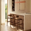 Hnědá dřevěná barová židle Kave Home Evera 66 cm s opěradlem -fv-interier-25