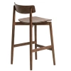 Hnědá dřevěná barová židle Kave Home Evera 66 cm s opěradlem