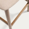 Hnědá dřevěná barová židle Kave Home Evera 67 cm s čalouněným sedákem -fv-interier-25