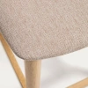 Dřevěná barová židle Kave Home Evera 67 cm s čalouněným sedákem -fv-interier-25