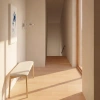 Dřevěná lavice Kave Home Evera 122 cm s čalouněým sedákem -fv-interier-25