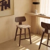Čalouněná ořechová barová židle Kave Home Gena 66 cm -fv-interier-25