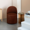 Hnědé sametové lounge křeslo PLUSH -fv-interier-25
