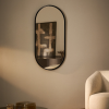 Černé závěsné zrcadlo Kave Home Noral 120 x 61 cm -fv-interier-25