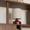 Červená keramická stolní lampa NOOK 28 cm -fv-interier-25