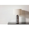Šedá mramorová stolní lampa Gubi Gravity 49 cm s bílým stínidlem -fv-interier-25